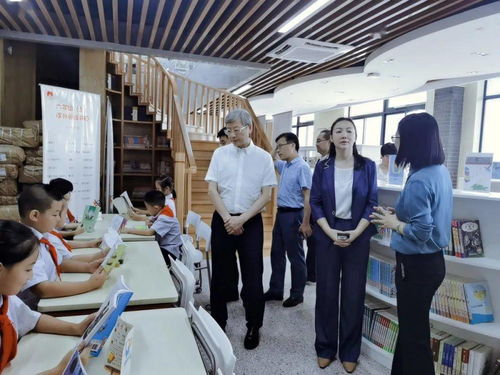 副市长田俊一行莅临鹿鸣小学开展教师慰问与教学设备开发调研